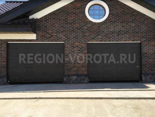 Автоматические утепленные гаражные ворота 3400х2300 коричневого цвета