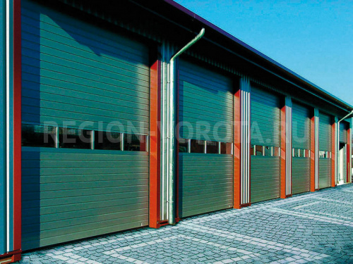 Промышленные секционные ворота Doorhan ISD01 3200x4100 зеленого цвета