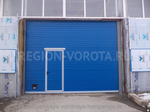 Синие промышленные ворота Doorhan ISD01 4000x3000 с калиткой