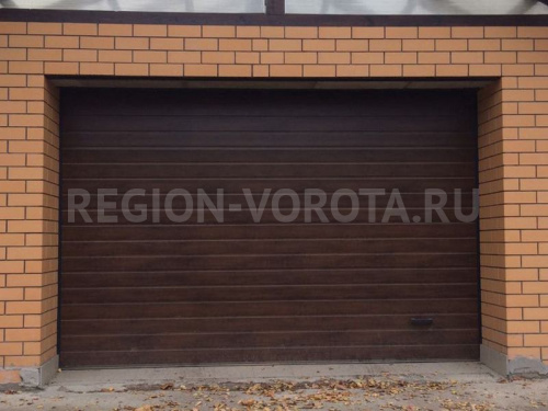 Секционные ворота для гаража RSD-02 с торсионным механизмом 2800х2100